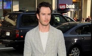 L'acteur Mark Paul Gosselaar arrive à la première du film "Splice" au Grauman's Chinese Theatre de Los Angeles, le 2 juin 2010.