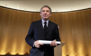 Le président du MoDem François Bayrou a expliqué mercredi que "le bilan des mois de discussions et de votes" sur le mariage homosexuel comportait pour lui "de l'amertume" car la France, dit-il, en ressort plus divisée qu'elle ne l'était avant.
