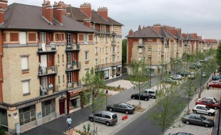 Des touristes au pied des cités du 9-3: inimaginable il y a une quinzaine d'années, la scène est devenue réalité, l'un des départements les plus pauvres de France ayant réussi à attirer touristes d'affaires et curieux
