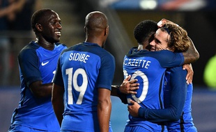 Les joueurs de l'équipe de France n'ont pas fait de détails face au Paraguay en amical (5-0), le 2 juin 2017.
