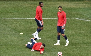 Lloris, Mandanda et Aréola à l'entraînement au stade de Nijni Novgorod, le 5 juillet 2018.