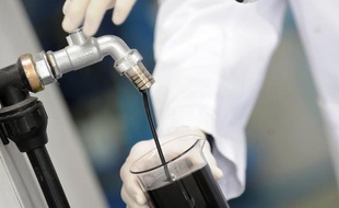 La société de biotechnologie française Fermentalg a réalisé avec succès ses premiers essais pour faire rouler un véhicule de série avec un carburant partiellement obtenu à partir de microalgues, a-t-elle annoncé mardi.