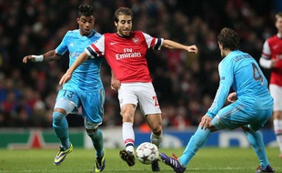 Mathieu Flamini entre Mario lemina et Lucas Mendes, le 26 novembre 2013 à Londres.