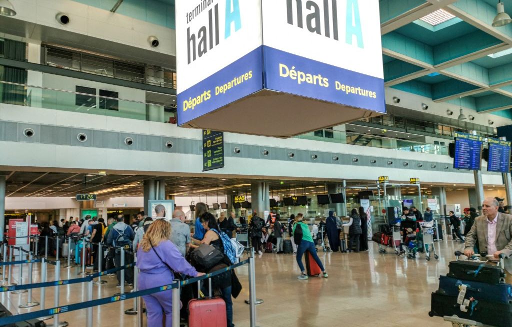 Marseille : Le trentenaire qui avait fait une crise cardiaque à l'aéroport était une « mule » et est mort d'une overdose