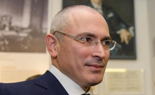 Le Russe Mikhaïl Khodorkovski au musée du Mur de Berlin le 22 décembre 2013.