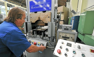 Les ateliers de la Monnaie de Paris ont produit 1,3 milliard de pièces en 2012.
