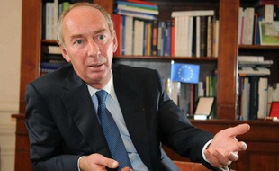 Jean-Dominique Giuliani, président de la Fondation Robert Schuman, à Paris le 05 octobre 2011.