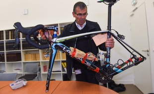 Le vélo truqué qui a servi à la triche.