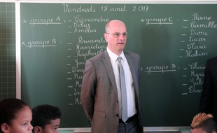 Le Ministre de l'Education nationale Jean-Michel Blanquer visite une école le 18 août 2017.