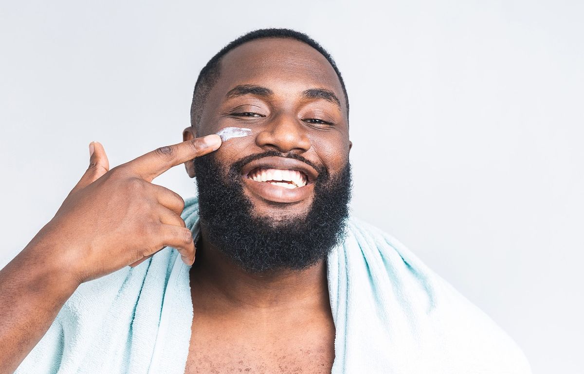 Comment les marques de cosmétiques font de l'œil aux hommes