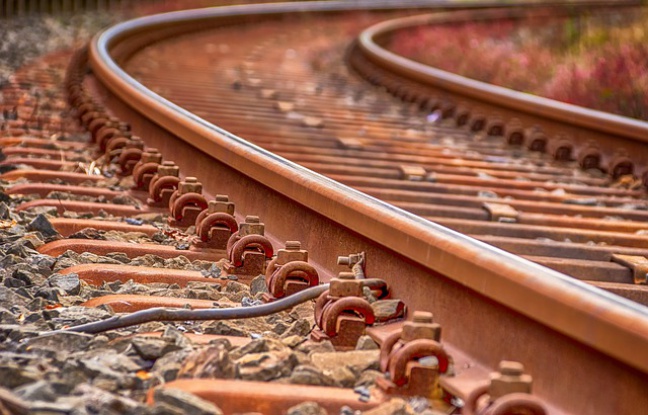 Inde : Un homme sauve un enfant tombé sur les rails