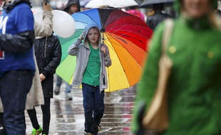 Un enfant sous la pluie (photo illustration)
