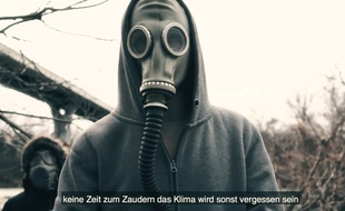 Les rappeurs franco-allemands de Zweierpasch dans leur clip sur Fessenheim.