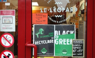 Comme la friperie solidaire Le Léopard à Strasbourg, de nombreux acteurs et citoyens organisent des actions et événements en opposition au Black Friday pour lutter contre la surconsommation.