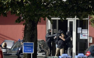 La police française a arrêté dimanche Izaskun Lesaka Argüelles, une militante présumée d'ETA considérée comme une figure majeure du groupe armé séparatiste basque, a-t-on appris de sources concordantes franco-espagnoles.