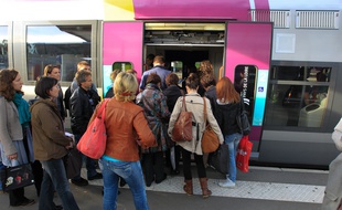 Un train TER en gare de Nantes.