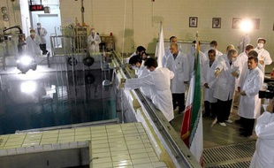 Les Etats-Unis ont rejeté mercredi la mise en garde de l'Iran selon laquelle les discussions sur son programme nucléaire controversé seront vouées à l'échec si les grandes puissances exercent des pressions sur Téhéran.