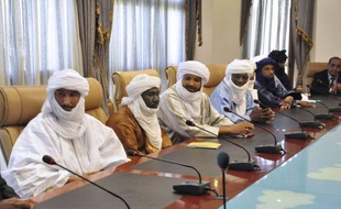 Une délégation de rebelles touareg du MNLA sera reçue jeudi après-midi à Paris au ministère des Affaires étrangères dans le cadre de la résolution du conflit dans le nord du Mali occupé par des groupes islamistes armés, a annoncé le porte-parole du Quai d'Orsay Philippe Lalliot.