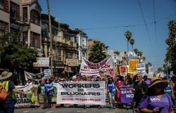 Pour Labor Day, des milliers d’Américains défilent contre Trump et sa politique