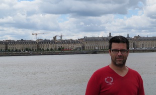 Bordeaux, le 26 mai 2014 - Erick MathÈ, coach des Girondins HB pose rive droite de la Garonne ‡ Bordeaux