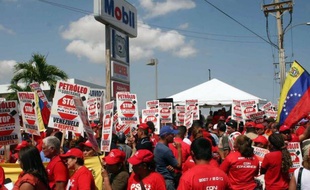 Le groupe pétrolier américain ExxonMobil va recevoir plus de 900 millions de dollars d'indemnisation pour l'expropriation de l'un de ses actifs au Venezuela en 2007, au terme d'un jugement rendu par un panel international d'arbitrage, rapporte lundi la presse américaine.