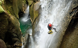 Illustration : du canyoning au Canada.