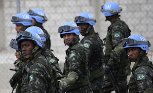 Des casques bleus en mission en Haïti en 2010.