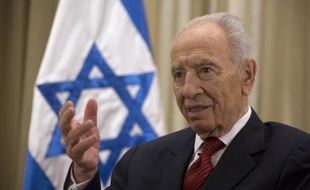 Le président israélien Shimon Peres a appelé dimanche à reprendre les négociations avec les Palestiniens, affirmant que le président palestinien Mahmoud Abbas est un partenaire avec lequel un accord est possible.