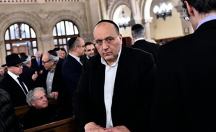 Julien Dray, vice-président (PS) de la région Ile-de-France, le 15 novembre 2015 à la synagogue de la Victoire à Paris