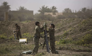 Les Forces démocratiques syriennes (FDS) se préparent à attaquer le dernier bastion de Daesh à Baghouz, en Syrie, le 13 mars 2019.