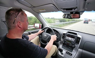 Illustration - Automobiliste au volant