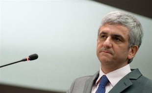 Le ministre français de la Défense Hervé Morin a indiqué dimanche qu'il faudra trois ans pour que la France redevienne "la tête et les jambes" de l'Otan après son retour dans le commandement militaire intégré de l'Alliance atlantique.