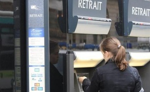 Analystes et enquêteurs tentaient toujours de comprendre vendredi comment un trader isolé a pu faire perdre à lui seul 5 milliards d'euros à la Société Générale, une des trois principales banques françaises, dans une "fraude" sans équivalent