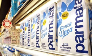 Bouteilles de lait de la marque Parmalat dans un magasin en Italie en mars 2011.