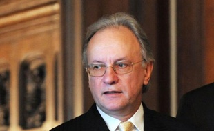 Le président bélarusse Alexandre Loukachenko a limogé le ministre des Affaires étrangères, Sergueï Martynov, "nommé à une autre fonction", a annoncé lundi la présidence bélarusse dans un communiqué, sans autre précision.