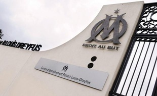 Une perquisition a eu lieu mercredi matin au siège administratif de l'Olympique de Marseille (sud-est) dans le cadre d'un vieux dossier d'extorsion de fonds, a-t-on appris auprès de la direction du célèbre club de football et de source policière.