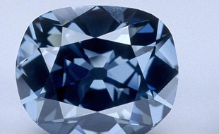 Le diamant Hope, actuellement exposé à la Smithsonian Institution de Washington, est bien le diamant bleu de la Couronne de France