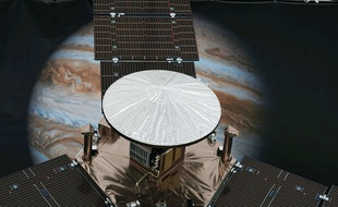 La sonde Juno en approche de Jupiter.