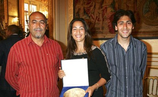 De gauche à droite. Arsalan Rezaï, sa fille Aravane et son fils Anouch, le 17 avril 2007 à Paris.