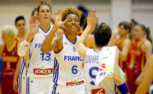 Les joueuses de l'équipe de France de basket lors de leur victoire contre le Montenegro, le 15 juin 2015.