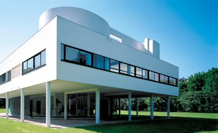 La villa Savoye est un chef-d'œuvre d'avant-gardisme et d'ergonomie.