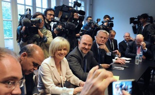 L'ancienne ministre socialiste Elisabeth Guigou a fait état lundi de sa "disponibilité" pour la présidence de l'Assemblée nationale, tout en soulignant que le choix de la personnalité pour le perchoir devait procéder d'une décision collective du groupe PS.