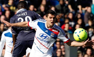 Le défenseur de Lyon Dejan Lovren lors d'un match contre Bordeaux en février 2013.