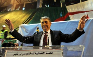 Ali Benflis lors d'un meeting électoral le 5 avril 2014 à Batna