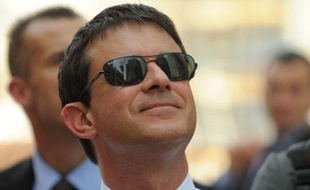 Manuel Valls, en visite d'un site Bouygues au Qatar le 23 juin 2013.