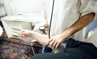 Illustration: Une consultation chez un médecin généraliste.