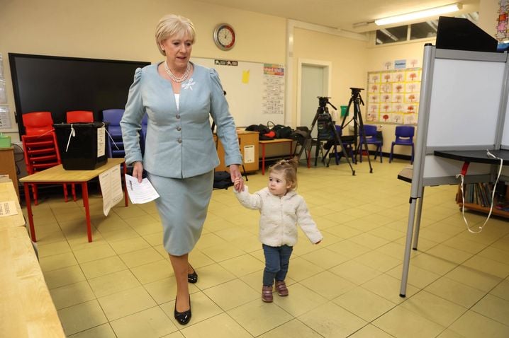 La candidate du parti Fine Gael Heather Humphreys a reconnu sa défaite lors de l'élection présidentielle en Irlande. 