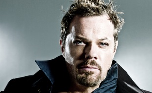 Eddie Izzard, humoriste anglais