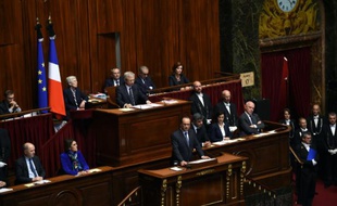 Le président François Hollande devant le Parlement réuni à Versailles près de Paris, le 16 novembre 2015