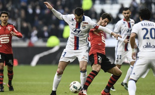 Yoann Gourcuff a parfois été secoué dans les duels par Maxime Gonalons et les Lyonnais, ce dimanche.